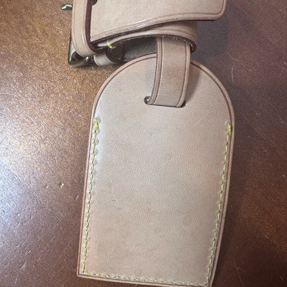 Authentic Louis Vuitton Beige Leather
Name Tag & Poignet set - Picture 4 of 12